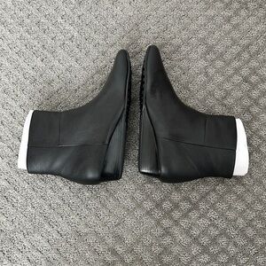 NIB Cole Haan "Tali Luxe Bootie 40" Genuine Leather Wedge Ankle Boots Size 7.5B